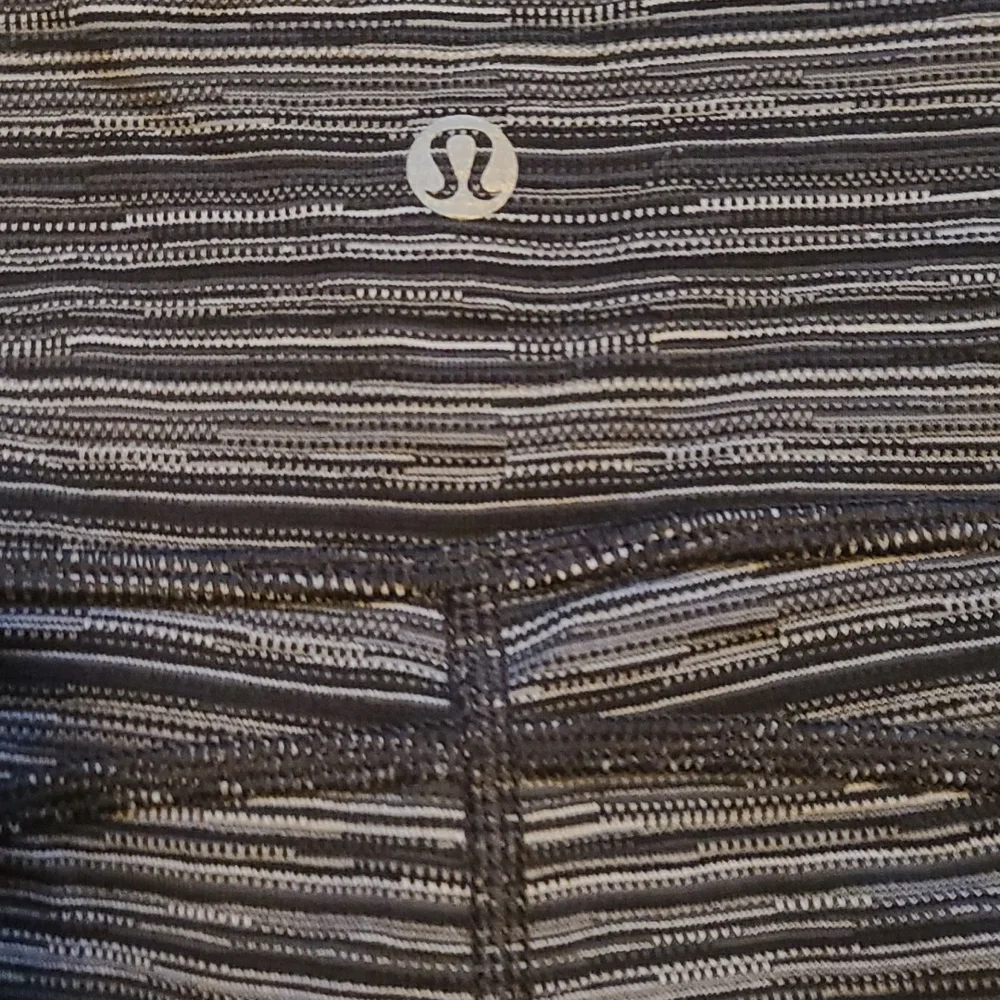 Lululemon crop capri leggings size 4 grey black - Picture 2 of 5